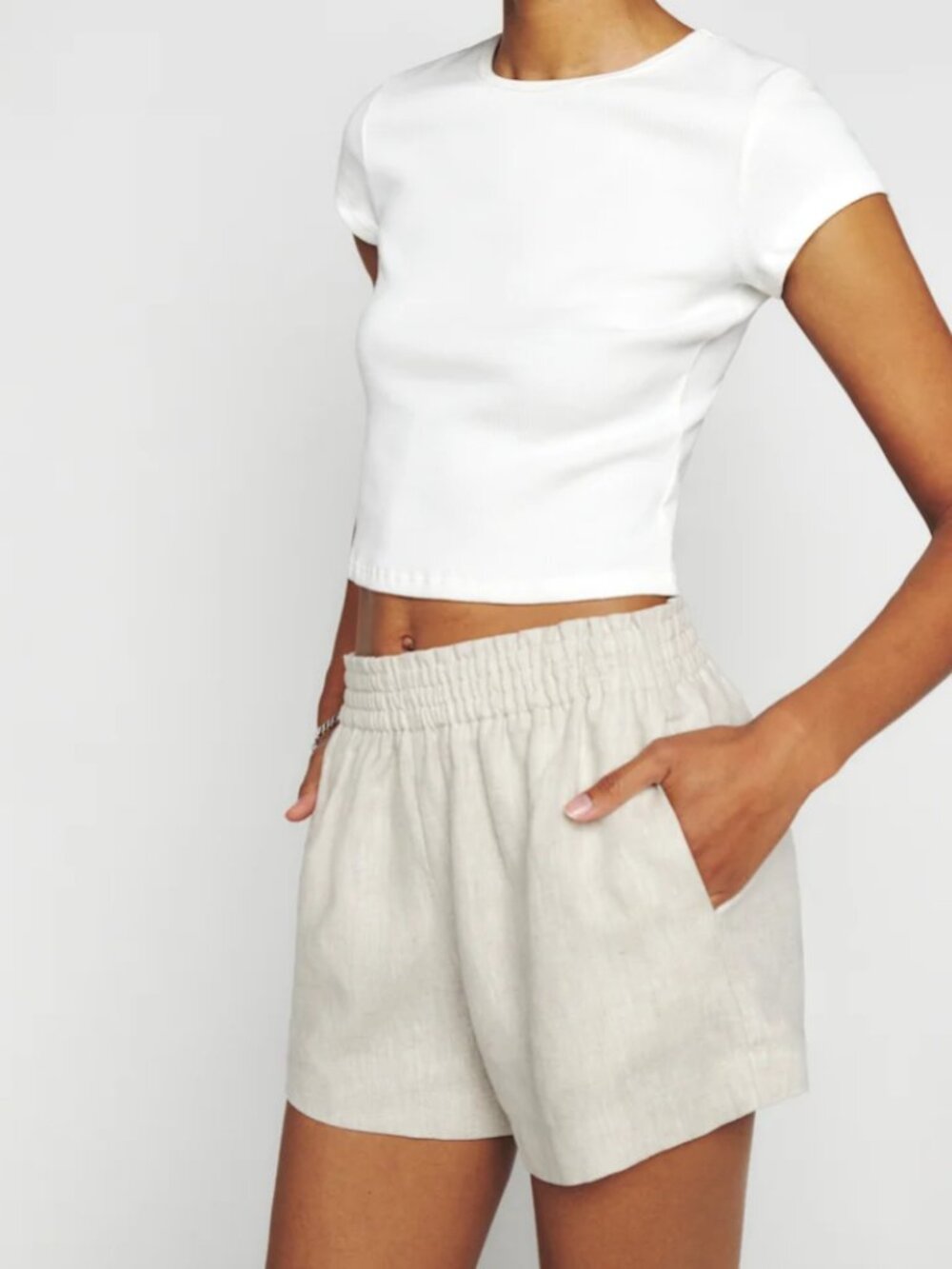Reformation Mila 100% Linen 3" Shorts in Oatmeal Size XS - Picture 2 of 8